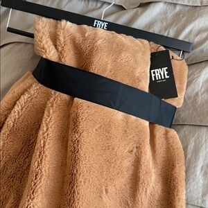 Frye Camel Faux Fur Cozy Soft Throw Blanket 50x70inch